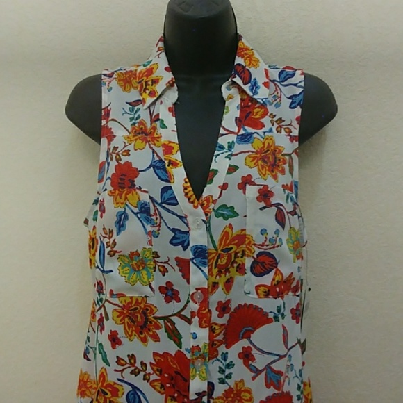 A. Byer Sleeveless Floral Button Down Top - Picture 3 of 8